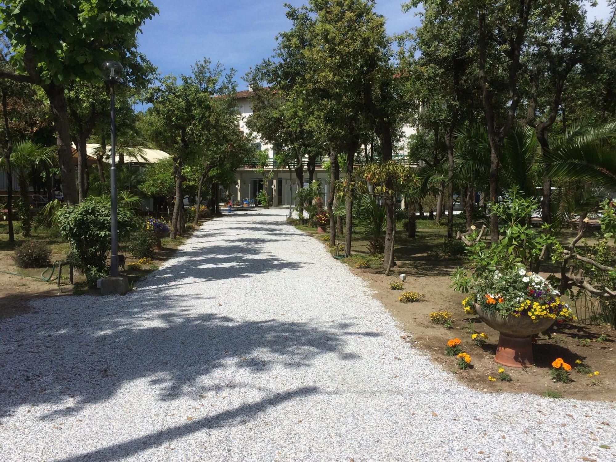 Hotel Raffaelli Villa Angela Forte dei Marmi Exterior photo